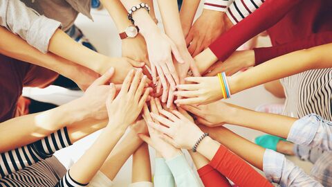 Team Viele Hände, die sich berühren