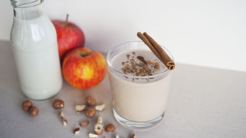 Apfel-Haselnuss-Shake